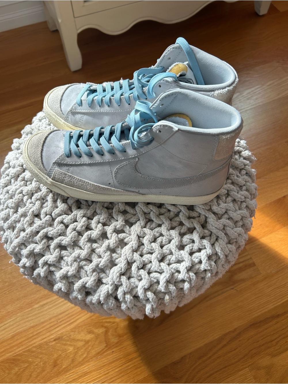 Men's Nike Blazer Mid 77 Vintage-Like Casual Sneakers with blue laces- Men’s 9